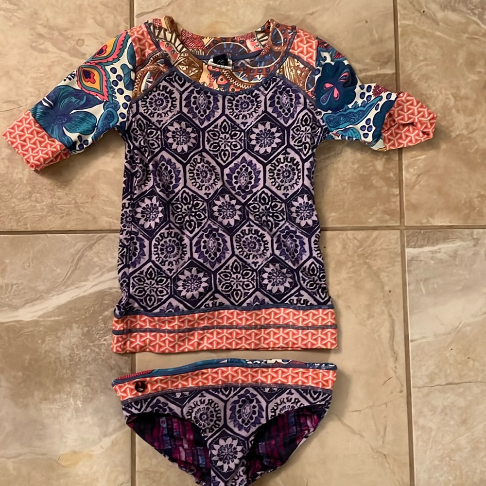 Maaji Girls 6 Rashguard with matching bottoms